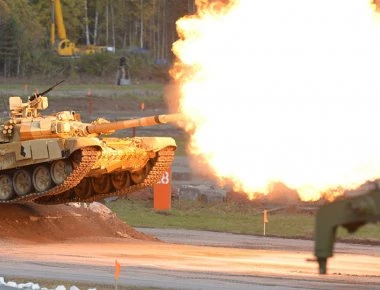 Aγώνας αρμάτων «T-34», «T-72» και «Τ-90C» στα Ουράλια Όρη - Δείτε το βίντεο